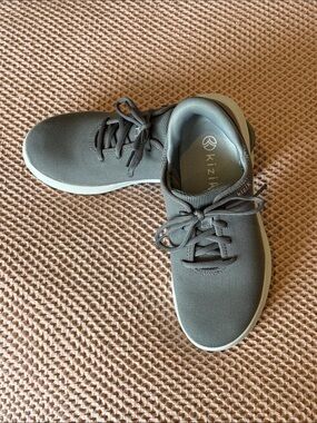 Women’s Kizik’s Athen’s Lightweight Gray Slip-In Sneakers - Size 8